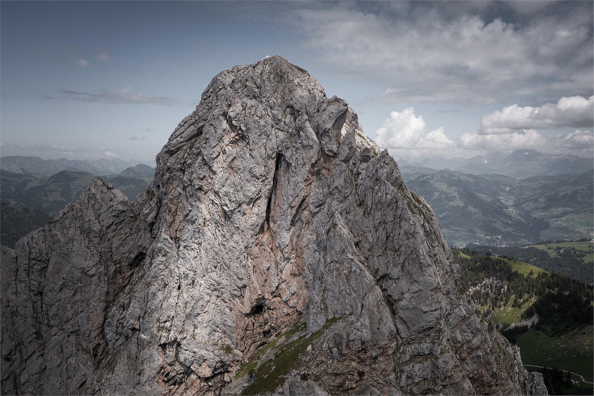 Blick auf den Klettersteig am Rüebli.