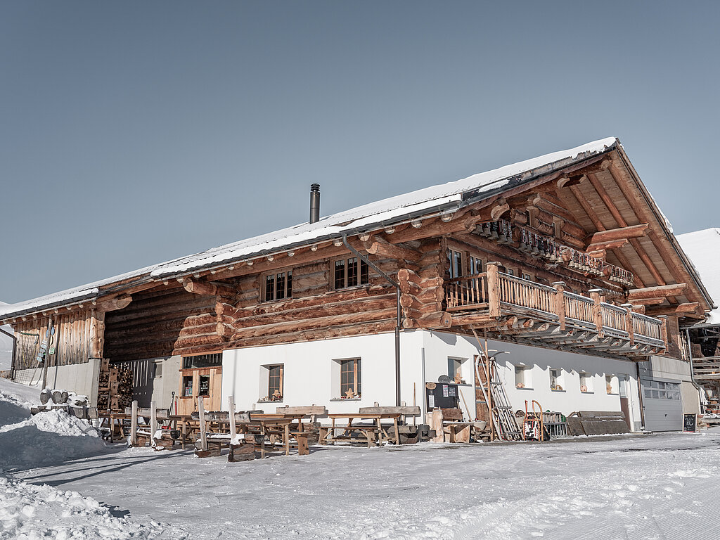 Wunderschönes hölzernes Chalet-Haus mit aussen Sitzplatz Möglichkeit.&nbsp;