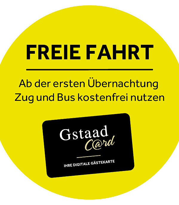 Gstaad Card Freie Fahrt Gelber Punkt mit schwarzem Text «Freie Fahrt - ab der ersten Übernachtung Zug und Bus kostenfrei nutzen» sowie schwarz-weiss-goldiges Gstaad Card Logo.